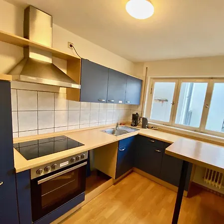 Gemuetliches Wg-zimmer 4, Zentral In Appartement