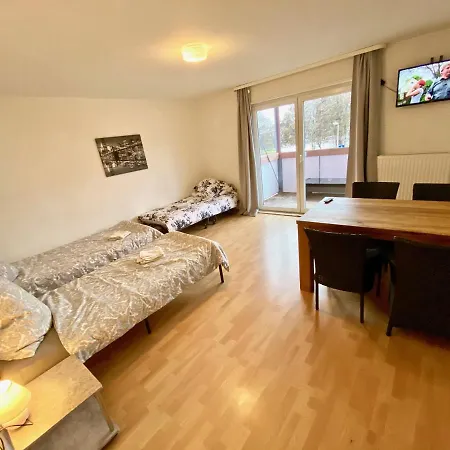 Gemuetliches Wg-zimmer 4, Zentral In Appartement